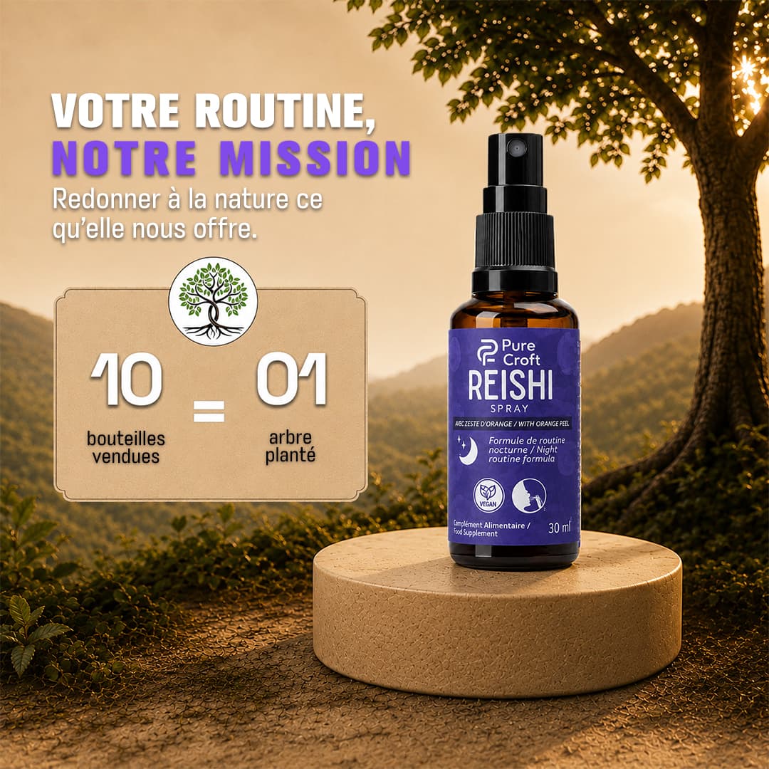 Engagement éco-responsable Pure Croft : 1 arbre planté pour 10 bouteilles vendues, flacon spray de Reishi mis en scène dans un cadre naturel boisé.