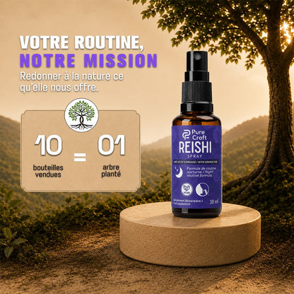 Engagement éco-responsable Pure Croft : 1 arbre planté pour 10 bouteilles vendues, flacon spray de Reishi mis en scène dans un cadre naturel boisé.